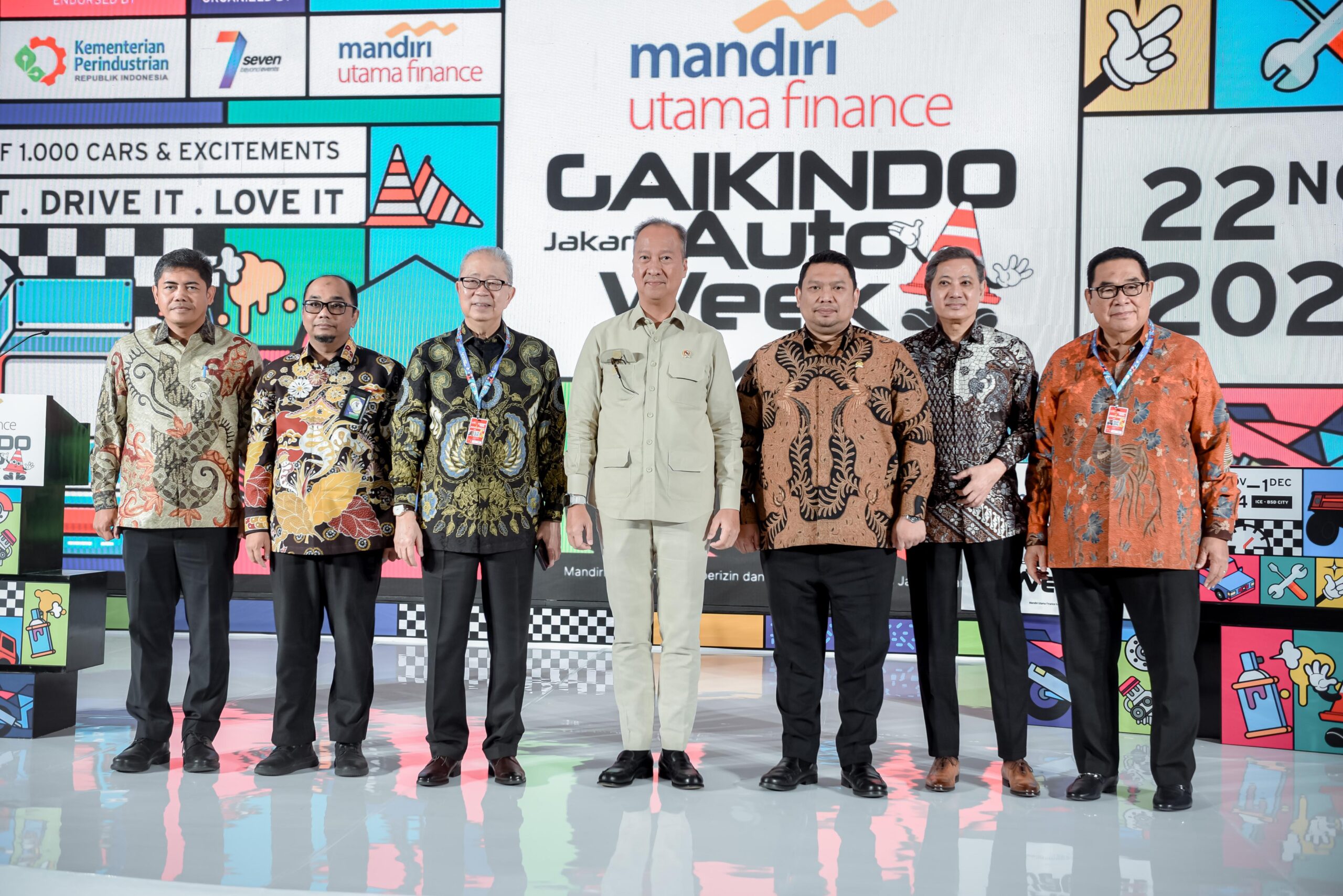 Anggota Komisi VII DPR RI dari Dapil Jawa Barat III, Ilham Permana Gaikindo Jakarta Auto Week