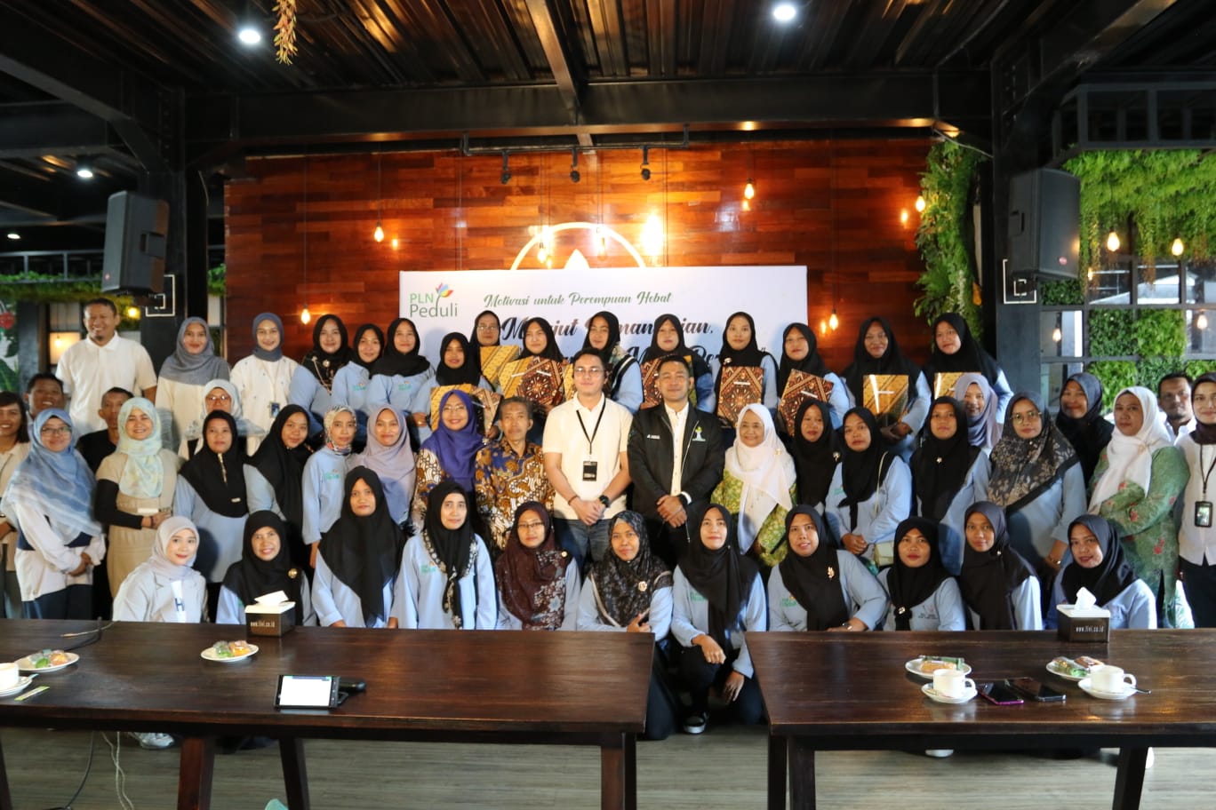 PLN Akhiri Program TJSL 2024 dengan Semangat Baru: Perempuan Hebat Menjahit Asa, Merajut Kemandirian Ekonomi