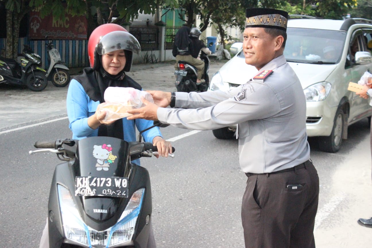 Pererat Silaturahmi, Lapas Pangkalan Bun Gelar Aksi Berbagi Takjil