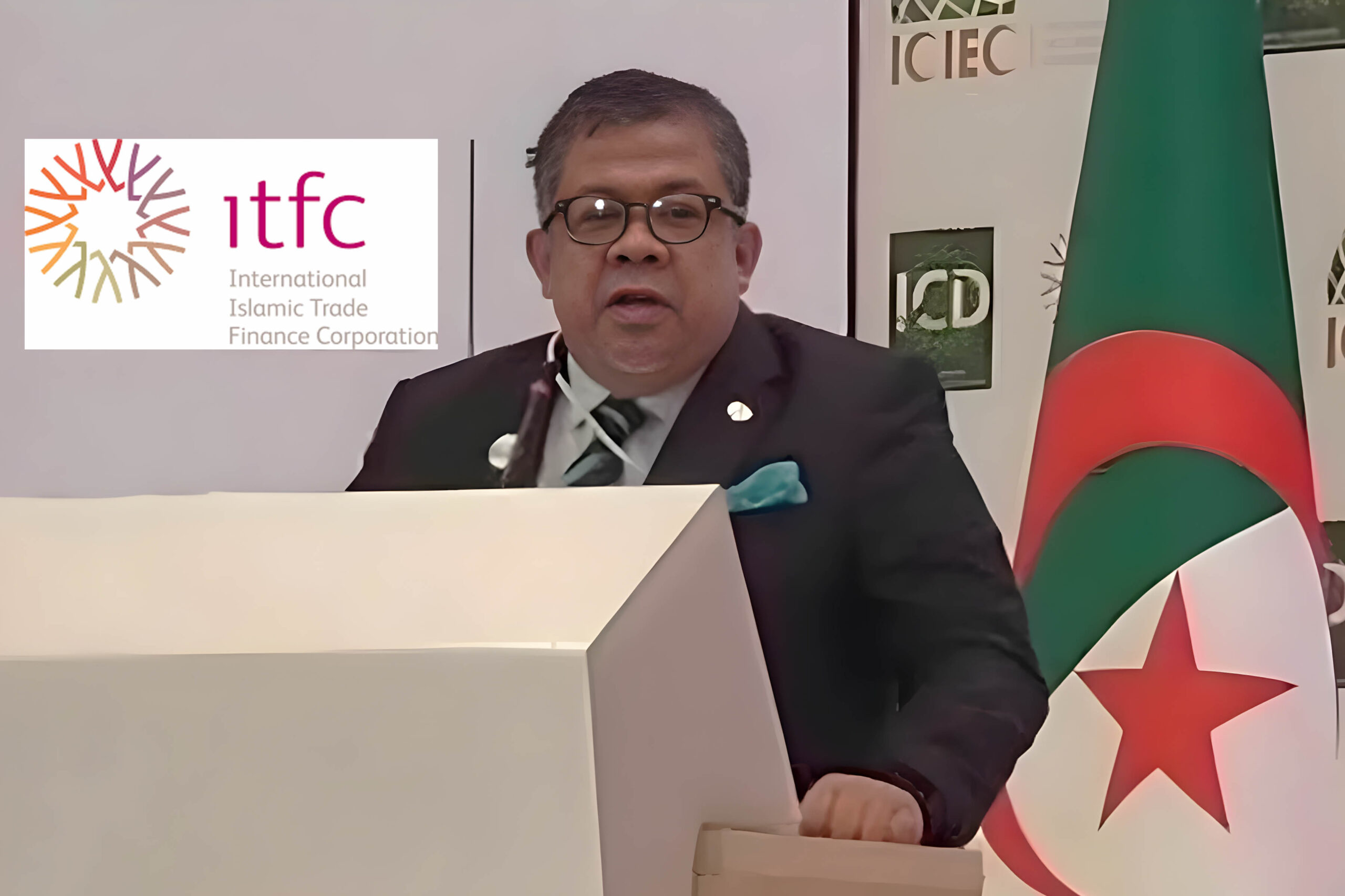 Wakil Menteri Perumahan dan Kawasan Permukiman (PKP) Republik Indonesia, Fahri Hamzah memberikan pemapran di forum internasional Annual Meeting Islamic Development Bank (IsDB) 2025 di Aljir, Aljazair, pada Kamis (22/05/2025)