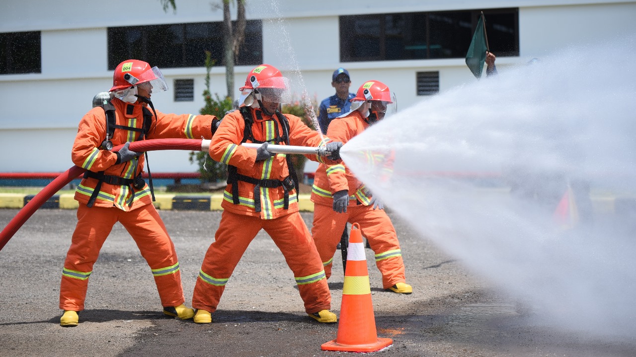 Gelar Edukasi dan Simulasi Tanggap Darurat : PLN UP2B Jabar Asah Kesiapsiagaan Hadapi Risiko Kebakaran