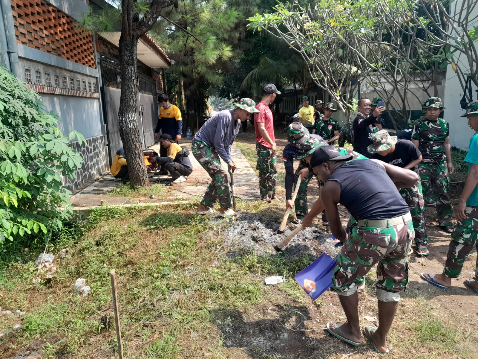 Pelaksanaan TMMD Ke-124 di Depok: Pembangunan Infrastruktur dan Rumah Tidak Layak Huni Berlangsung di Harjamukti
