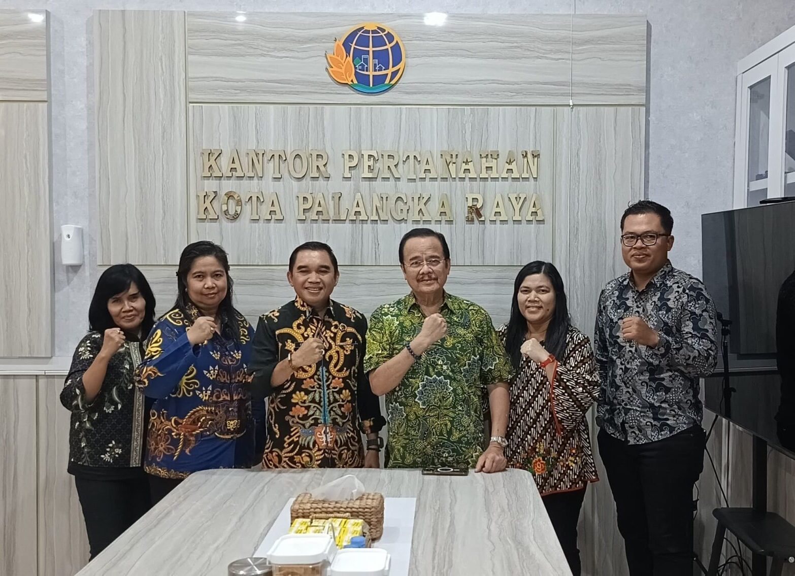Agustin Teras Narang Anggota DPD RI Komite I sambangi Kantor Pertanahan Kota Palangka Raya pada Kamis, 31 Juli 2025.