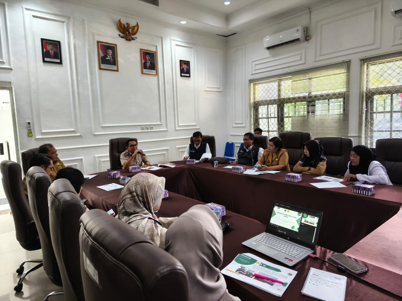 Kantor Pertanahan Kota Palangka Raya menggelar rapat penyusunan diseminasi akses reforma agraria untuk memastikan tanah hasil legalisasi aset dapat dimanfaatkan secara produktif oleh penerima manfaat, Senin 11 Agustus 2025.
