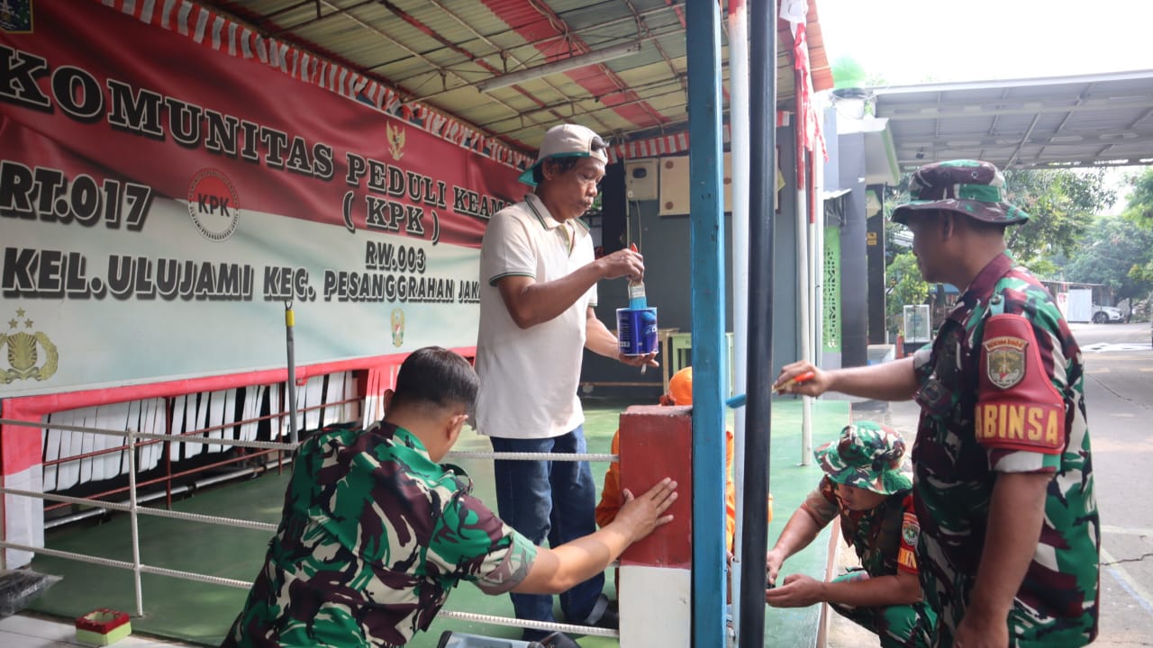 Bakti Teritorial Kodim 0504/JS: Gotong Royong Perkuat Keamanan Lingkungan di Pesanggrahan