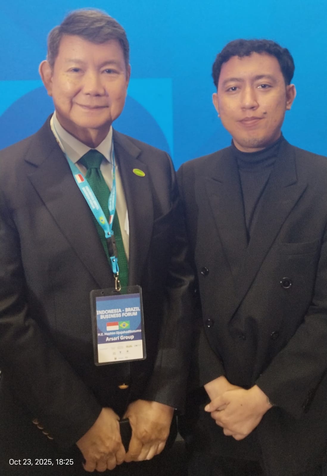 Dirut PT Vege Aset Digital Muhammad Fauzan bersama taipan Indonesia Hashim Djojohadikusumo