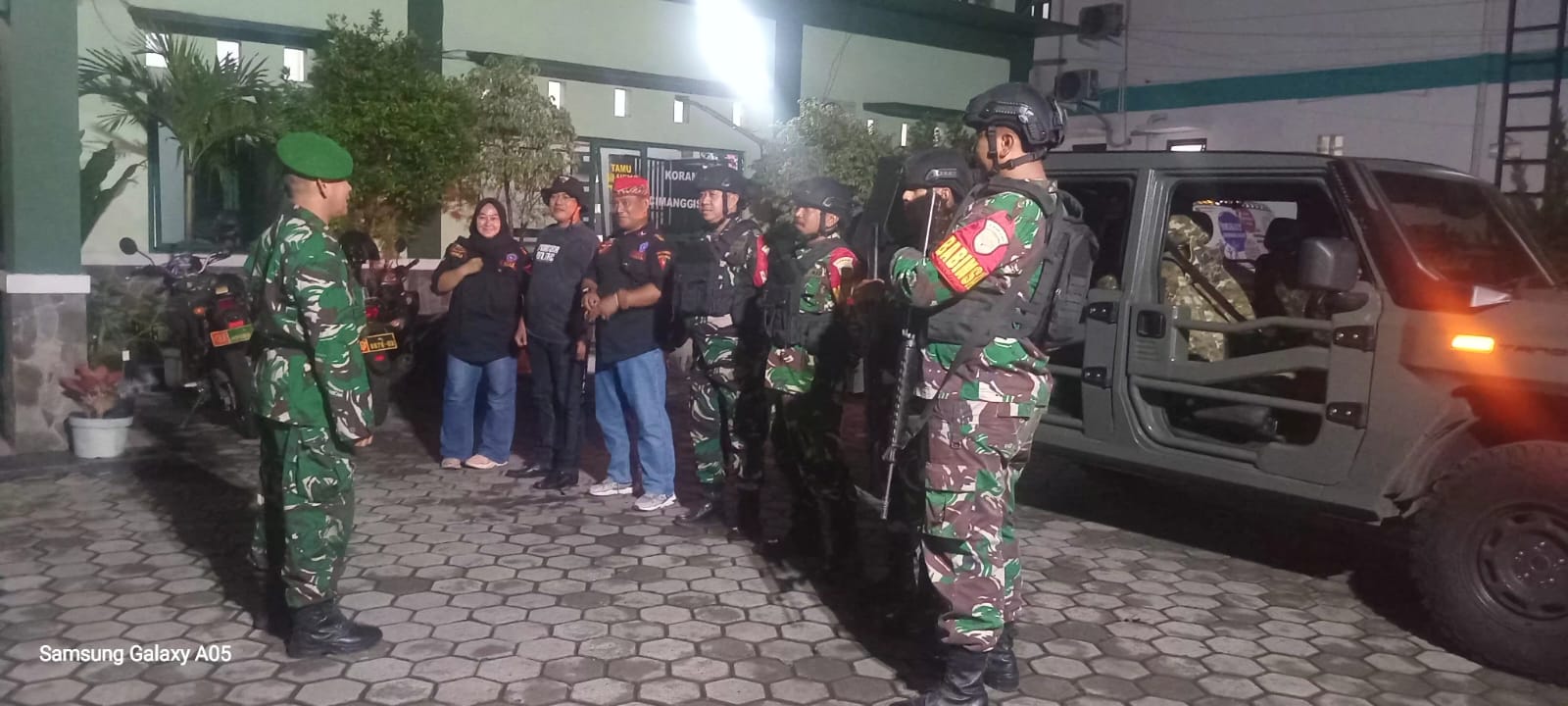 Kodim 0508/Depok Terjunkan Tim Maung untuk Patroli Malam di Cimanggis