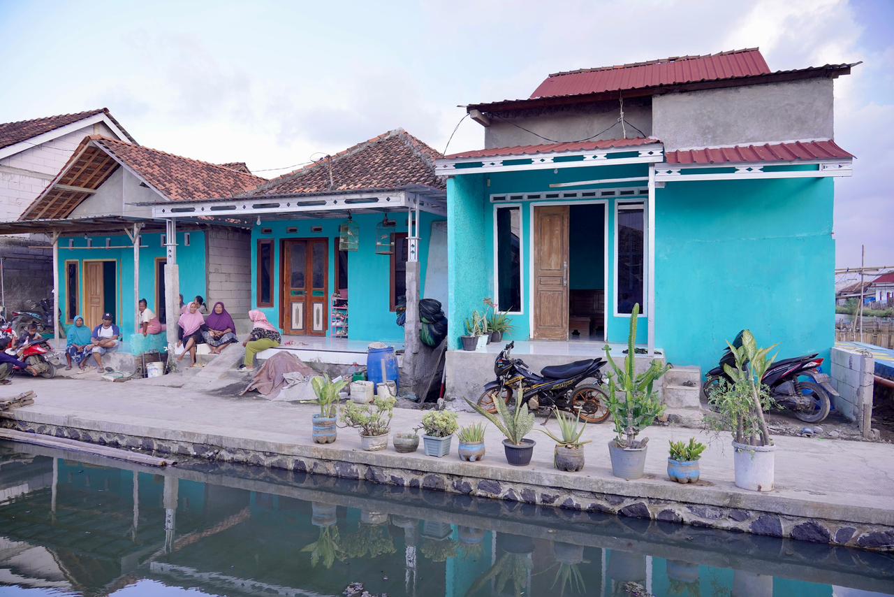 Konsolidasi Tanah dari Kementerian ATR BPN telah berhasil menekan dampak rob yang sebelumnya melumpuhkan Karangsari setiap hari dengan ketinggian hingga satu meter.