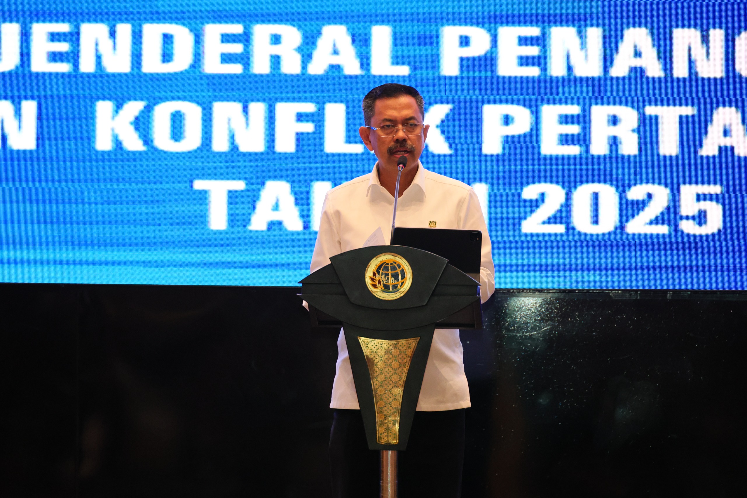 Plt Wakil Jaksa Agung sekaligus Jaksa Agung Muda Tindak Pidana Umum (Jampidum), Asep N Mulyana, hadir sebagai narasumber utama dan melontarkan penekanan keras terhadap mafia tanah.