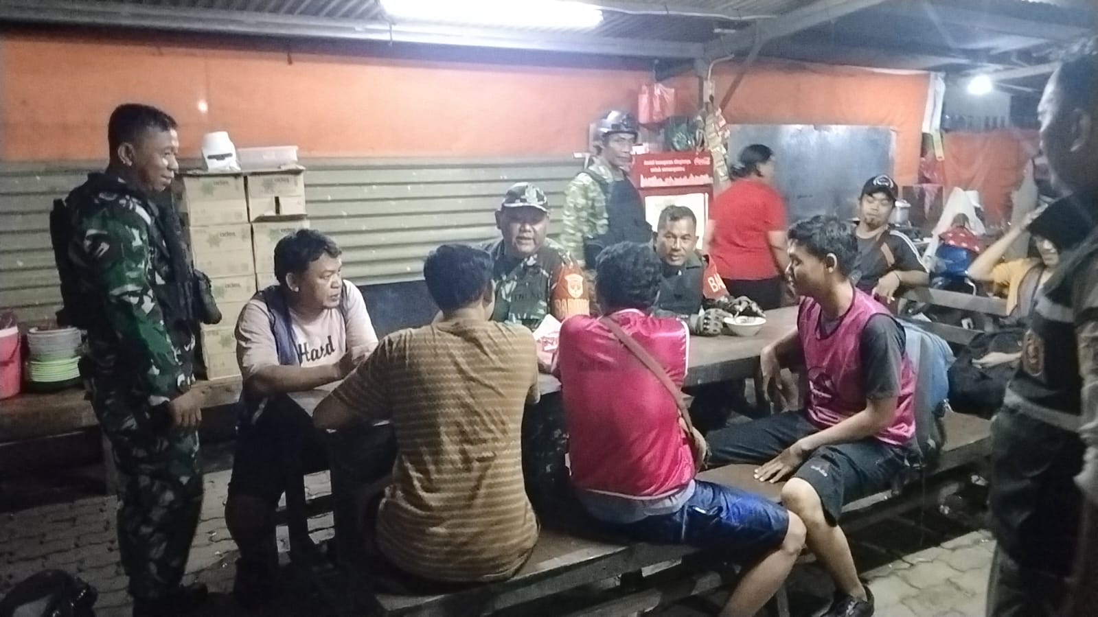 Koramil 06/Cakung Perkuat Sinergi Lewat Siskamling, Antisipasi Gangguan Kamtibmas dan Dampak Musim Hujan