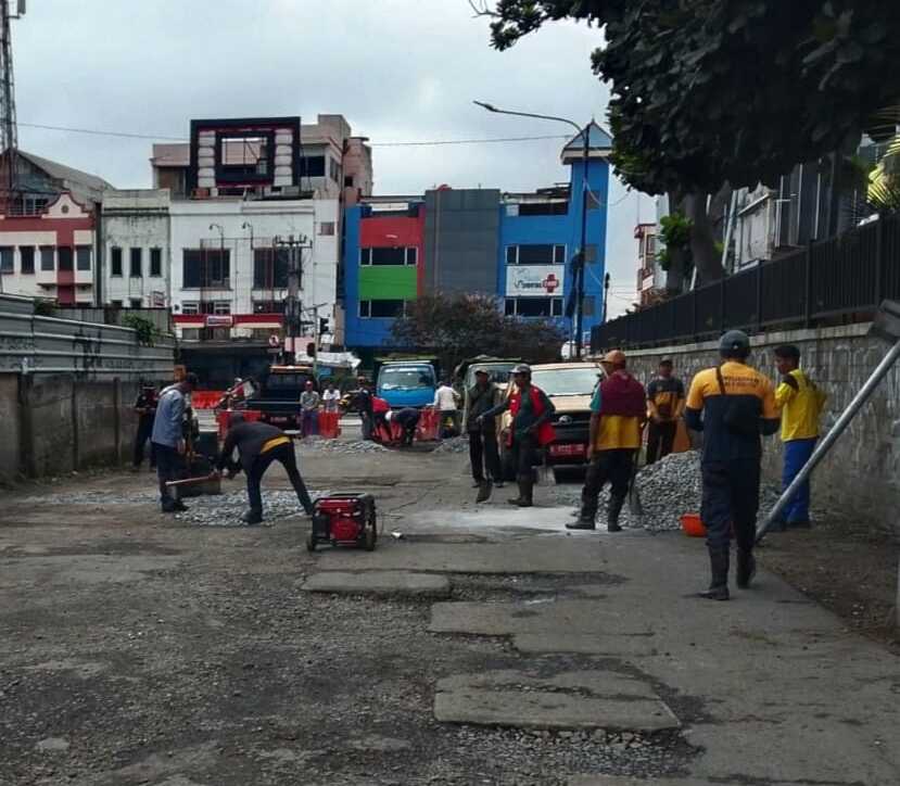 DPUPR Depok Gerak Cepat Tambal Jalan Berlubang di Akses Terminal Margonda