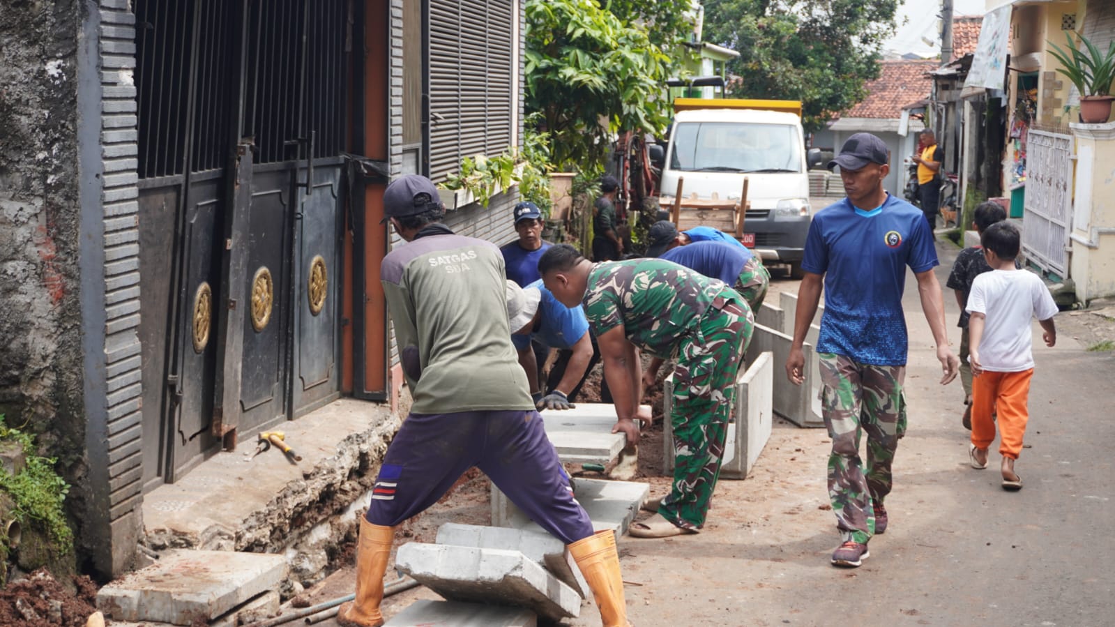 Drainase Jadi Prioritas, TMMD Perkuat Infrastruktur Lingkungan Sukamaju