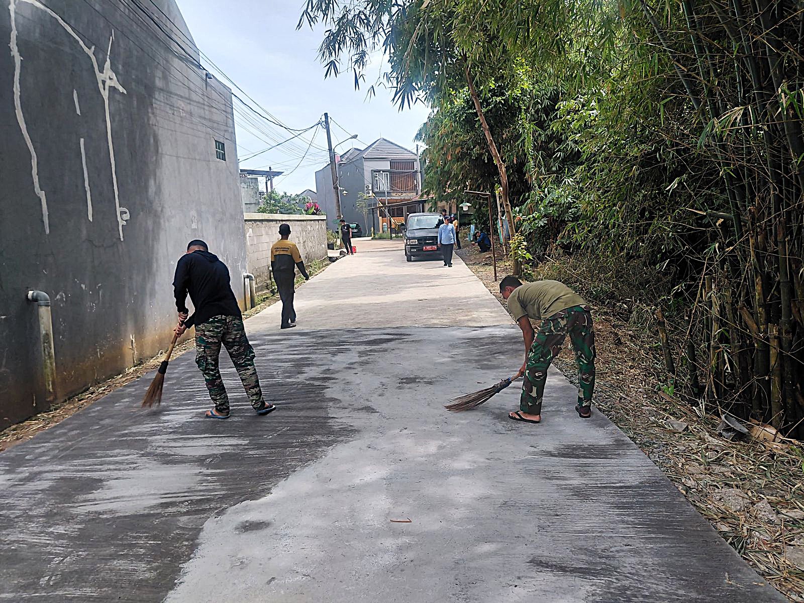 Satgas TMMD Depok Kebut Pengerasan Jalan Sepanjang 222 Meter di Tirtajaya