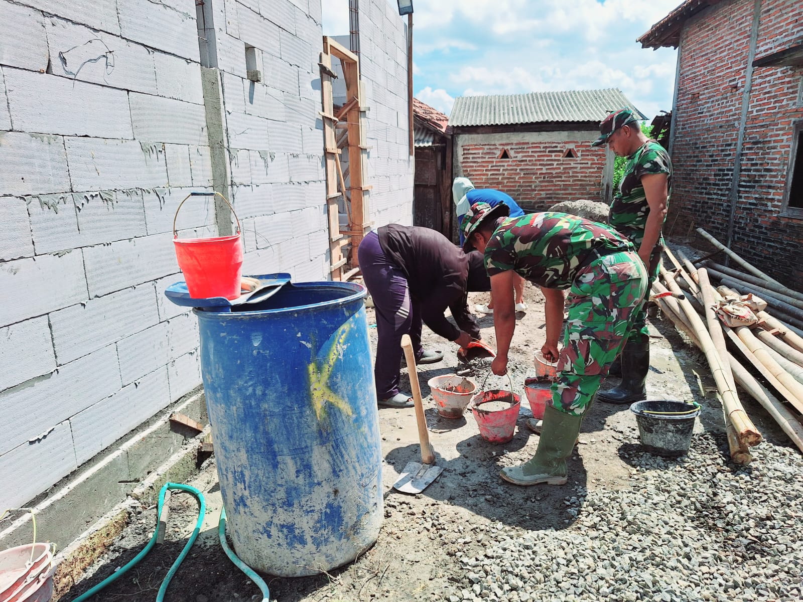TMMD Kodim Pati Bangun RTLH di Desa Godo, TNI dan Warga Kompak Gotong Royong