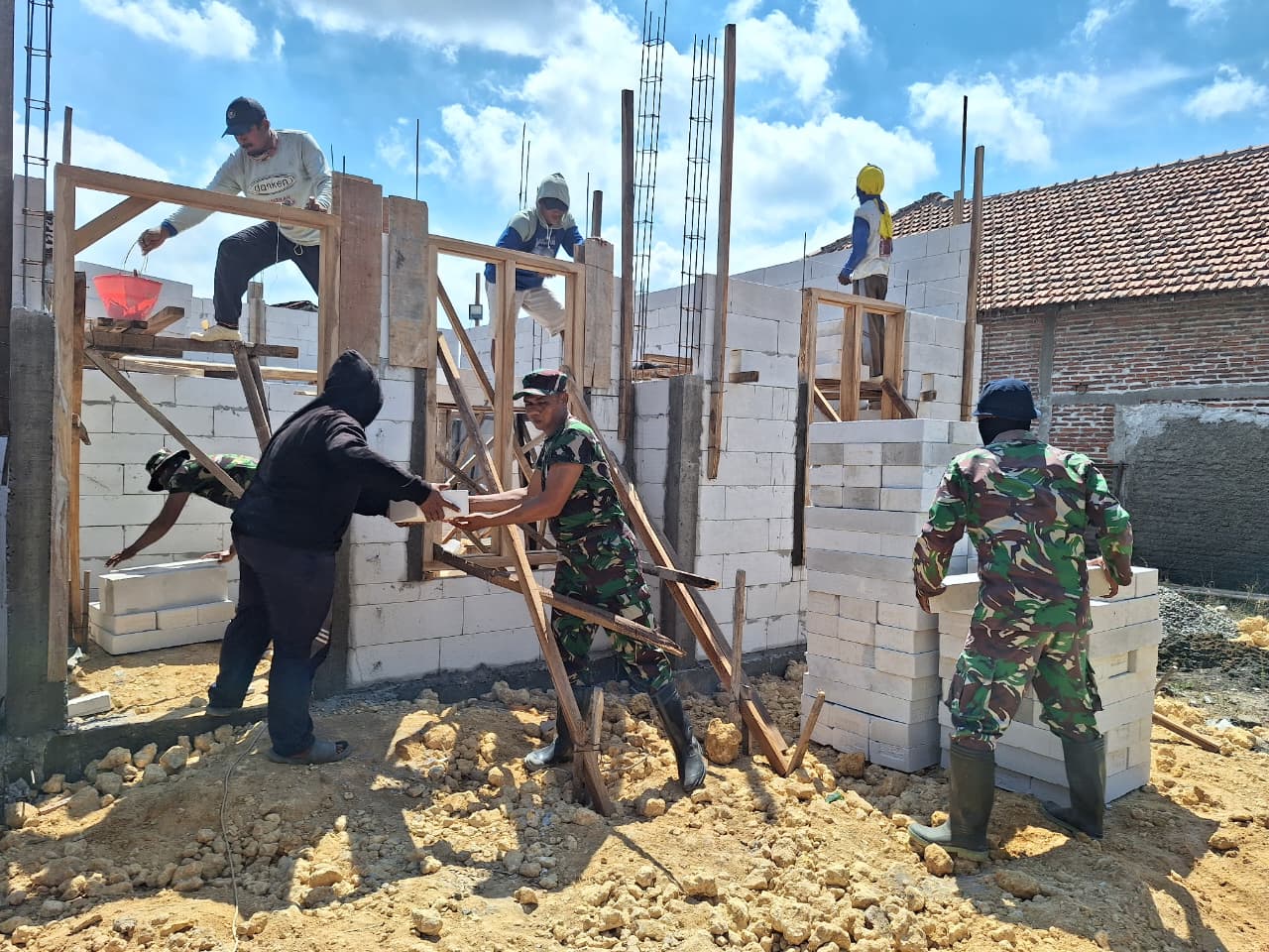 Dansatgas TMMD: Pembangunan RTLH Wujud Nyata Pengabdian TNI untuk Rakyat