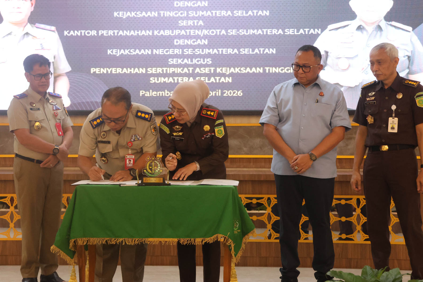 Kantor Wilayah (Kanwil) Badan Pertanahan Nasional (BPN) Provinsi Sumatera Selatan resmi menjalin kerja sama strategis dengan Kejaksaan Tinggi (Kejati) Sumatera Selatan melalui penandatanganan Perjanjian Kerja Sama (PKS), Selasa 21 April 2026.