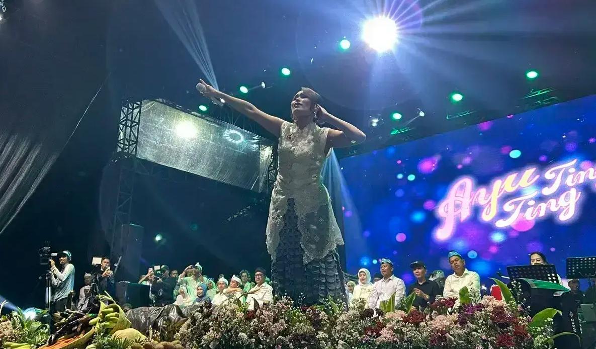 Ayu Ting Ting Bakar Semangat Warga di Malam Puncak HUT Kota Depok