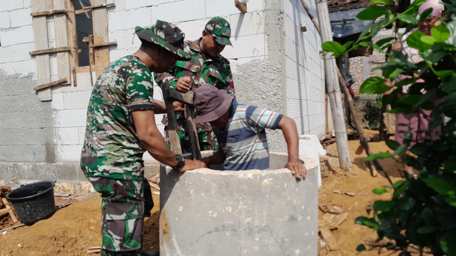 Gotong Royong Percepat Pembangunan MCK, Warga Rasakan Manfaat Nyata