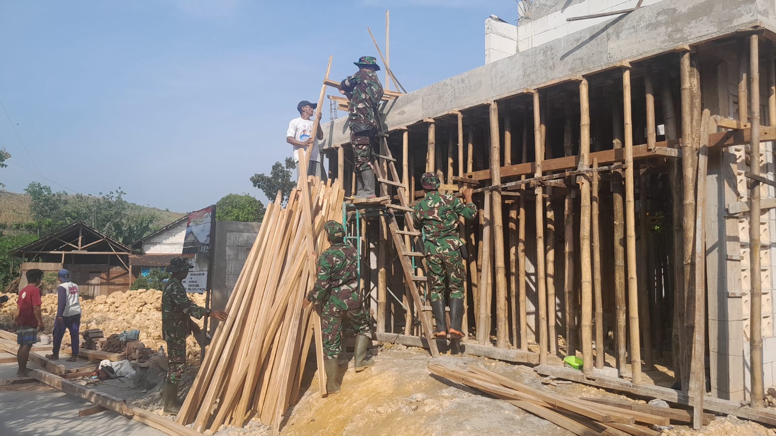 Pengerjaan RTLH Nurul Huda Dikebut, Satgas TMMD Targetkan Rampung Sebelum Penutupan