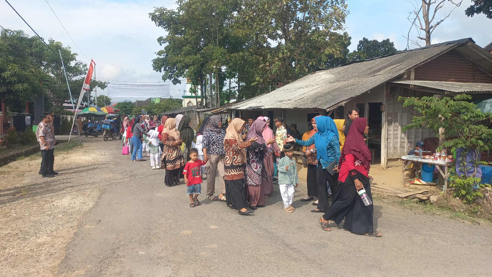 Antusias Warga Ramaikan Penutupan TMMD Reguler Ke-128 Kodim Pati