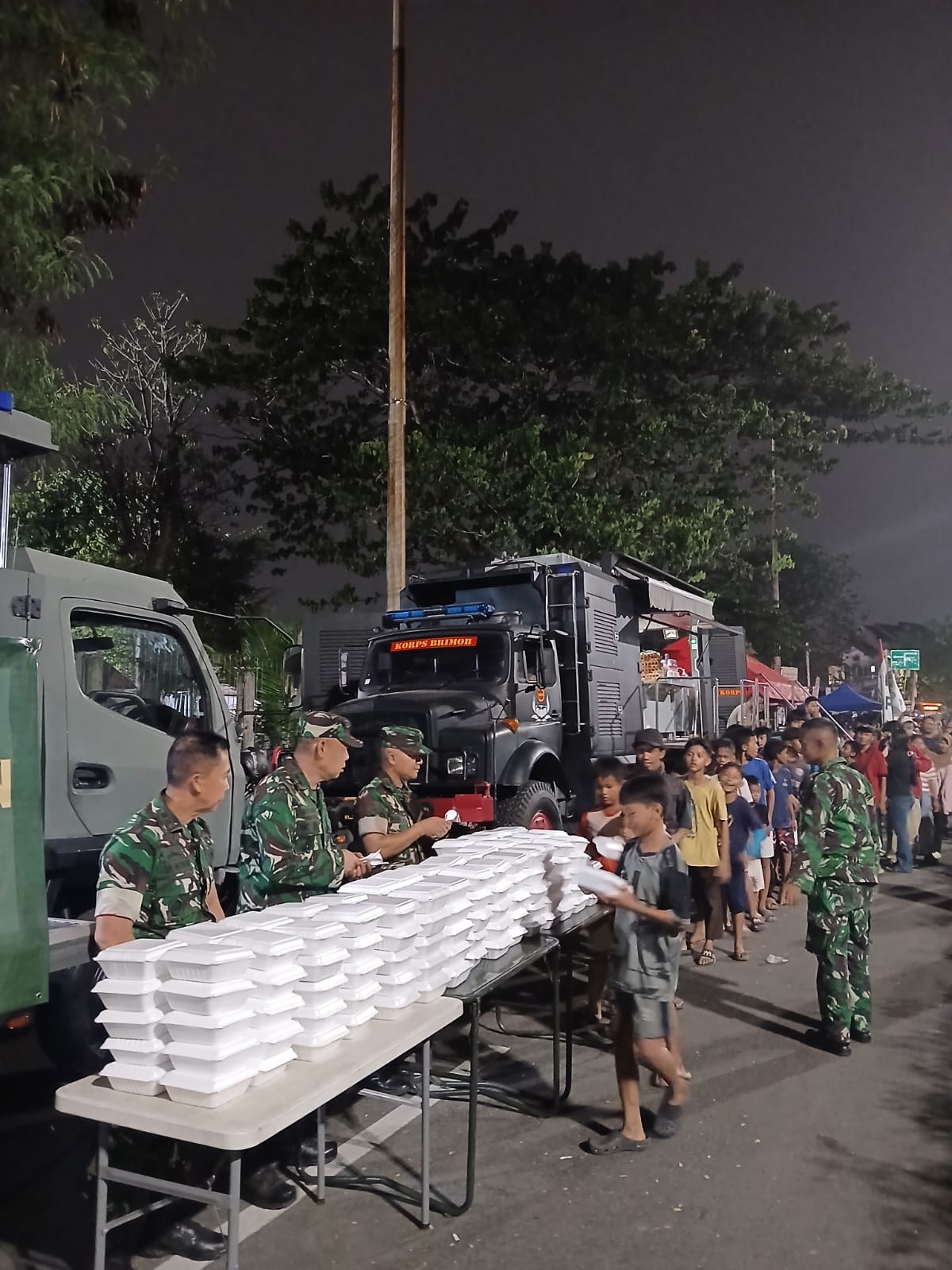 Bekangdam Jaya Kerahkan Dapur Lapangan Bantu Warga Terdampak Kebakaran