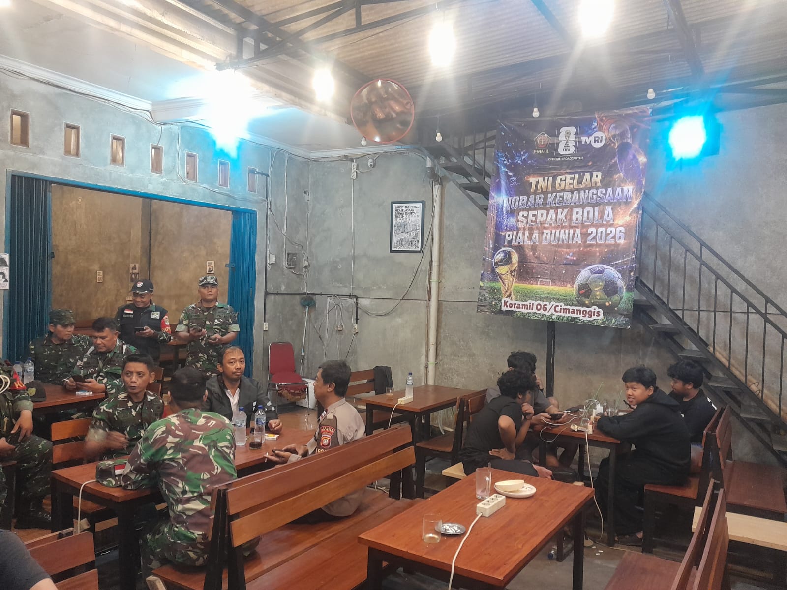 Nobar Piala Dunia 2026, Koramil 06/Cimanggis Perkuat Soliditas TNI dan Masyarakat
