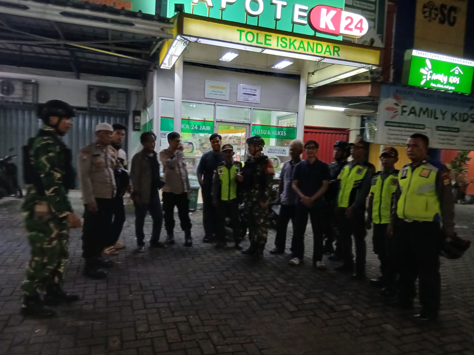 Patroli Maung TNI-Polri dan Linmas Jaga Kondusivitas Sukmajaya-Cilodong