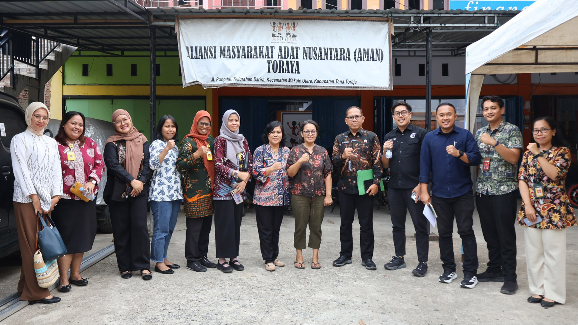Kepala Kantor Pertanahan Kabupaten Tana Toraja, Mariana Derlan Masia Harahap, bersama Kepala Kantor Pertanahan Kabupaten Toraja Utara dan jajaran mengunjungi Aliansi Masyarakat Adat Nusantara (AMAN) Toraya.