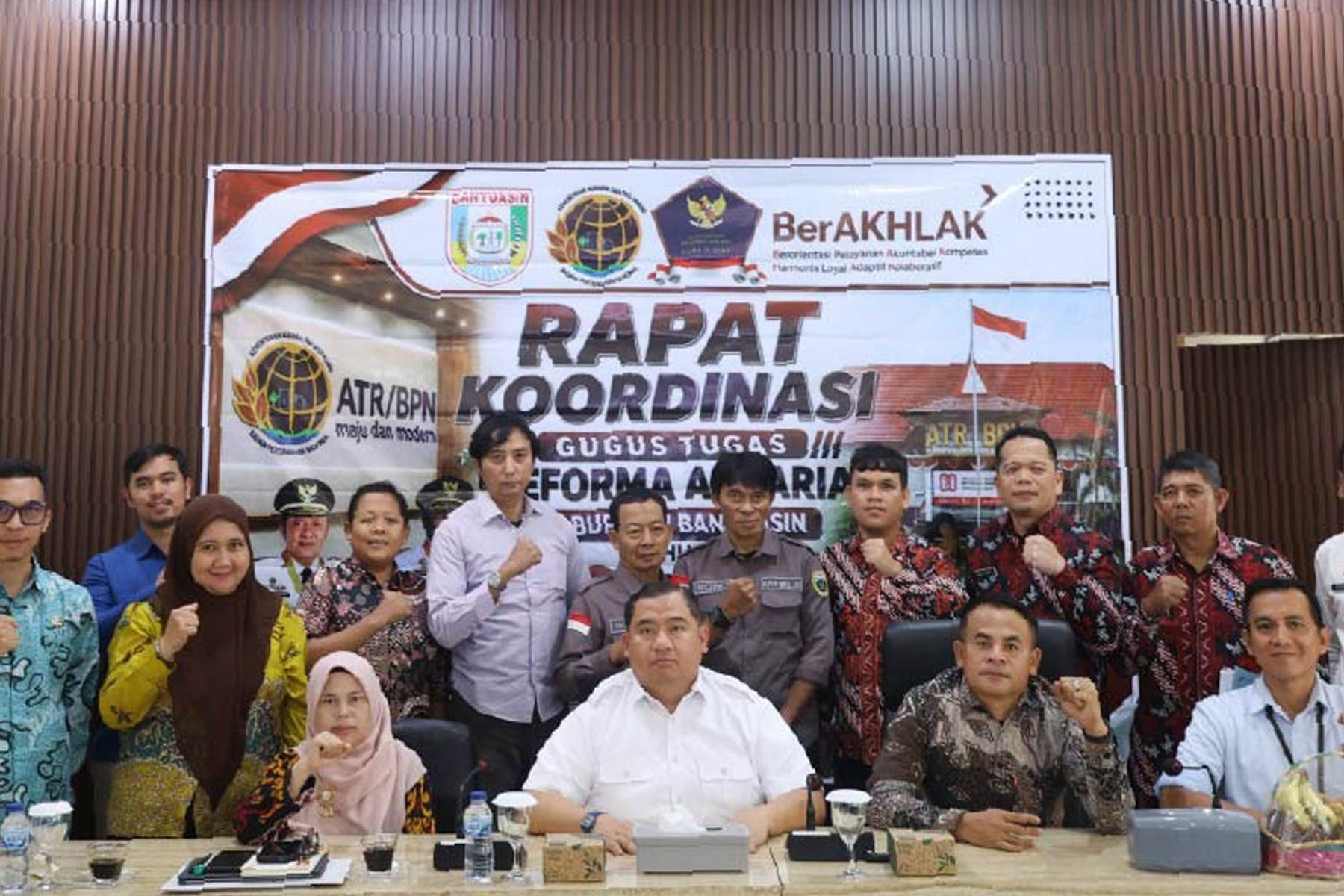 epala Kantor Pertanahan Kabupaten Banyuasin, Lucky Ariansa, bersama jajaran melaksanakan Rapat Koordinasi Gugus Tugas Reforma Agraria (GTRA) Tahun 2026 sebagai upaya memperkuat sinergi dan koordinasi lintas sektor dalam mendukung pelaksanaan reforma agraria di Kabupaten Banyuasin.