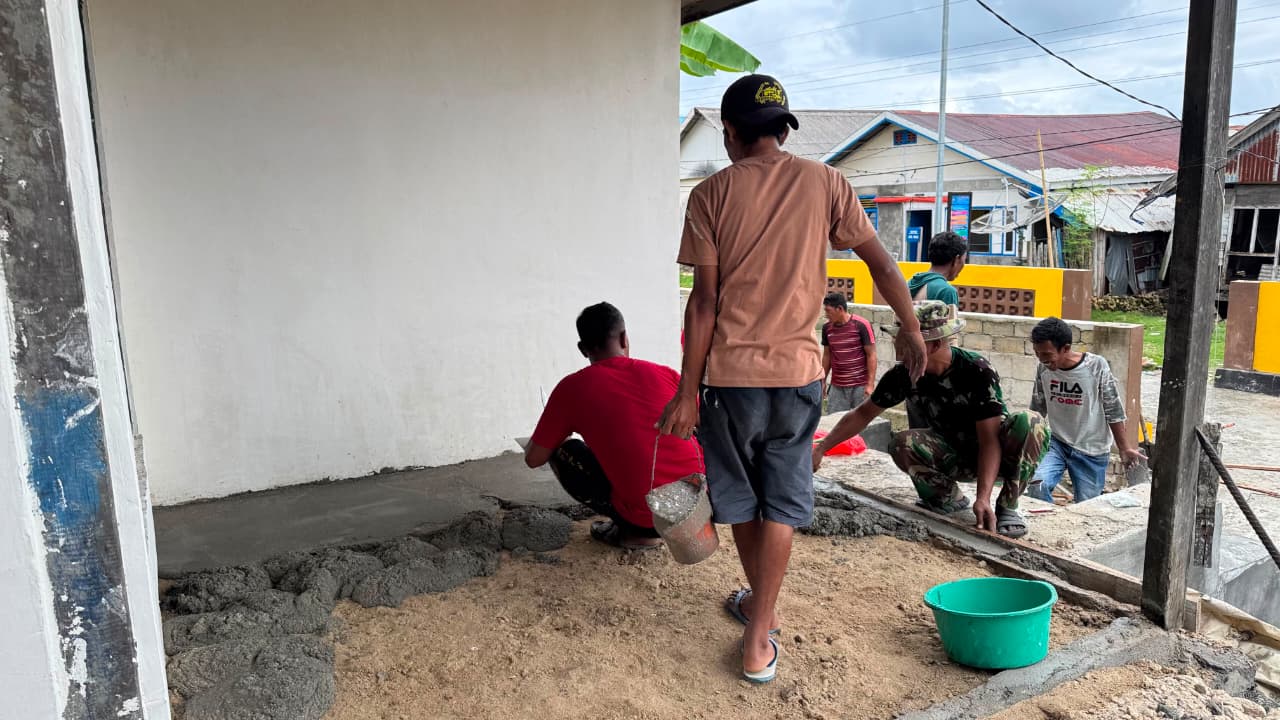 Renovasi RTLH Bapak Hardi di Desa Pulau Dua Masuki Tahap Pengecoran Lantai dan Tangga