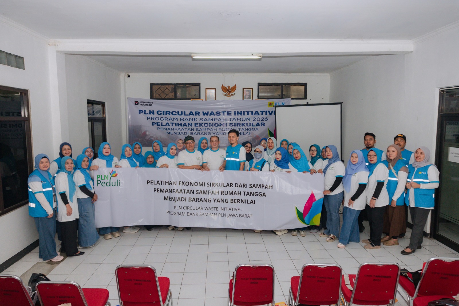 TJSL PLN UP2B Jawa Barat Dorong Ekonomi Sirkular melalui Program Circular Waste Initiative di Desa Cangkuang Wetan