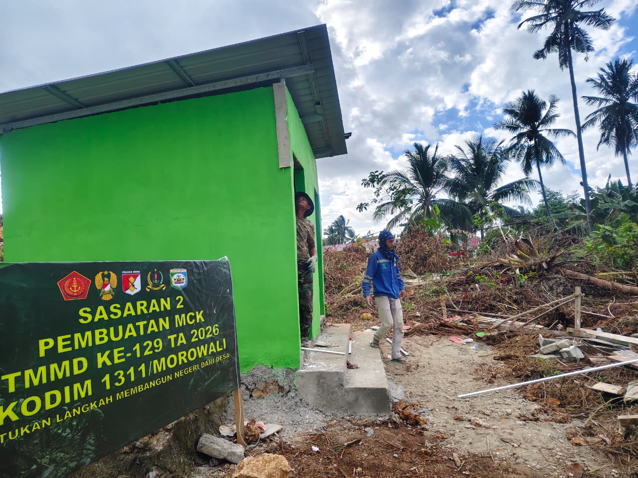 Pengecatan MCK Masjid Desa Polewali Rampung, Satgas TMMD Selesaikan Tahap Akhir Pekerjaan