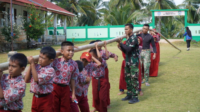 Satgas TMMD Kembali Lanjutkan Pengecoran Lantai SD Negeri Polewali
