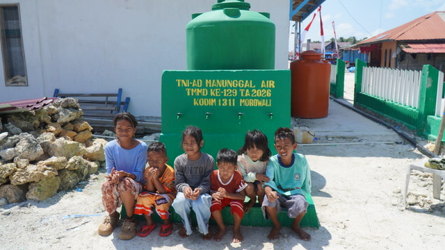 Senyum Riang Anak-Anak Sambut Hadirnya Manunggal Air bersih di Desa Mereka berkat adanya TMMD