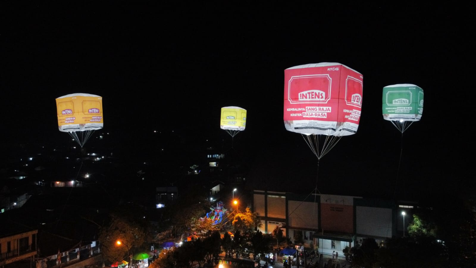 Balon Raksasa “INTENS” Muncul di 10 Kota, Apa Pesan di Baliknya?