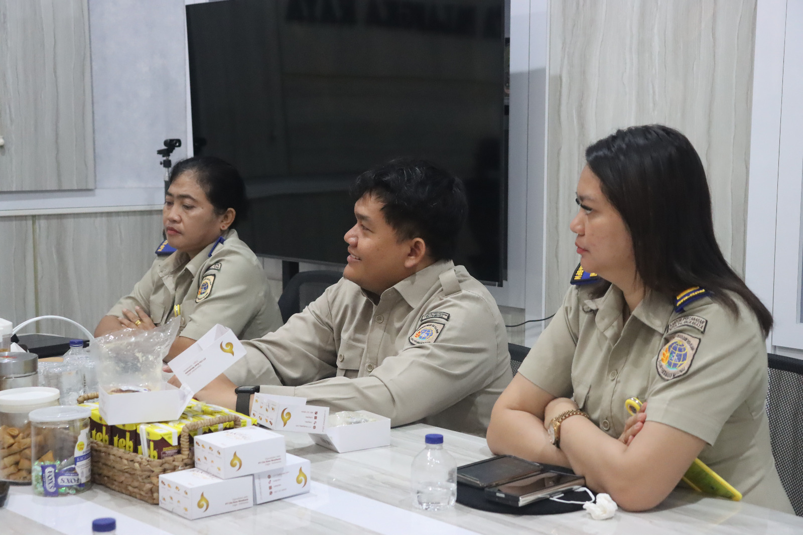 Kepala Kantor Pertanahan Kota Palangka Raya, Ferdinan Adinoto, memimpin rapat bersama pejabat pengawas, Senin (7/9/2026).