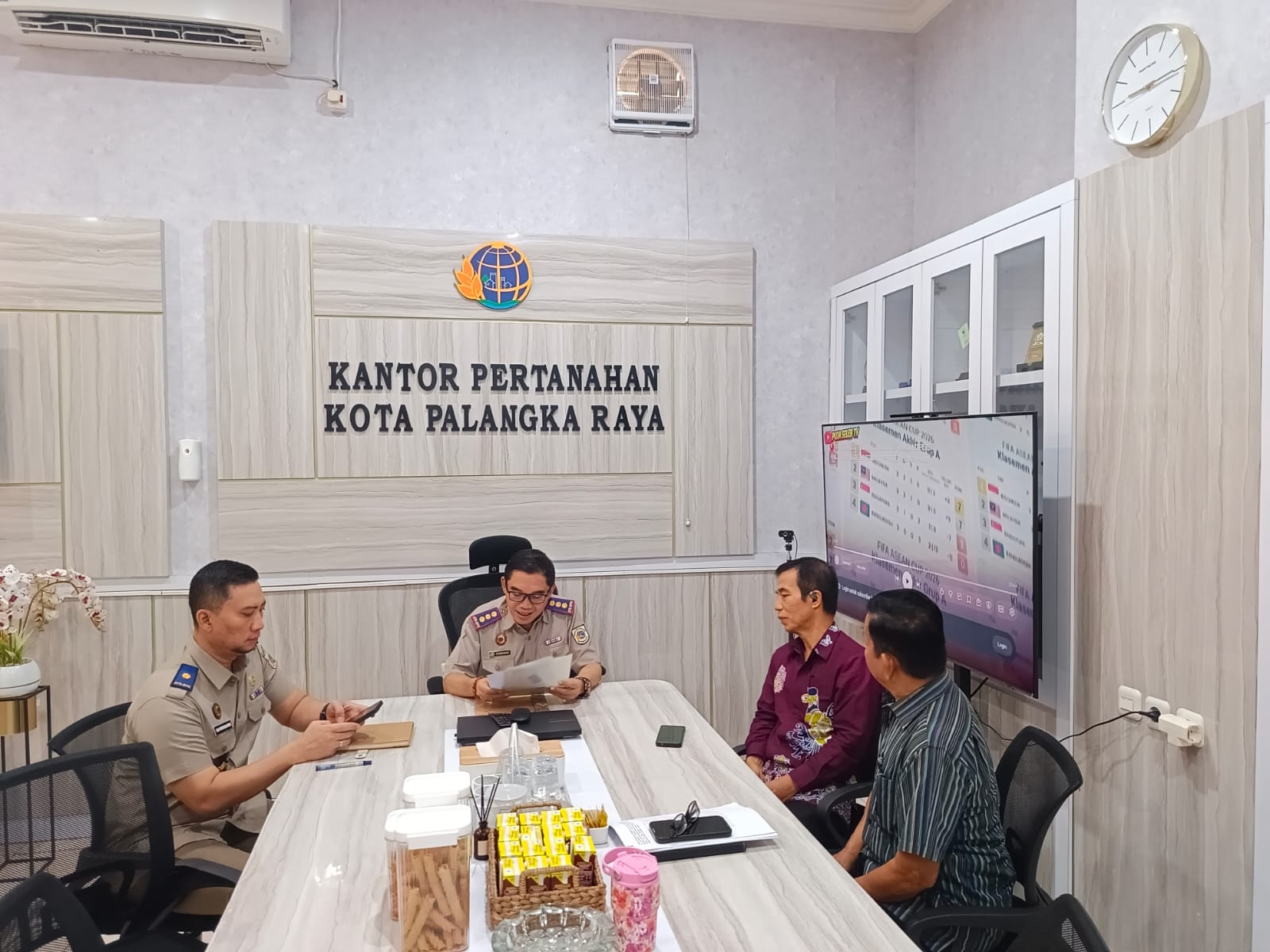 Kantah Palangka Raya Tegaskan Pentingnya Kepastian Hukum, Sertifikat Hak Milik Diserahkan ke Majelis Resort GKE